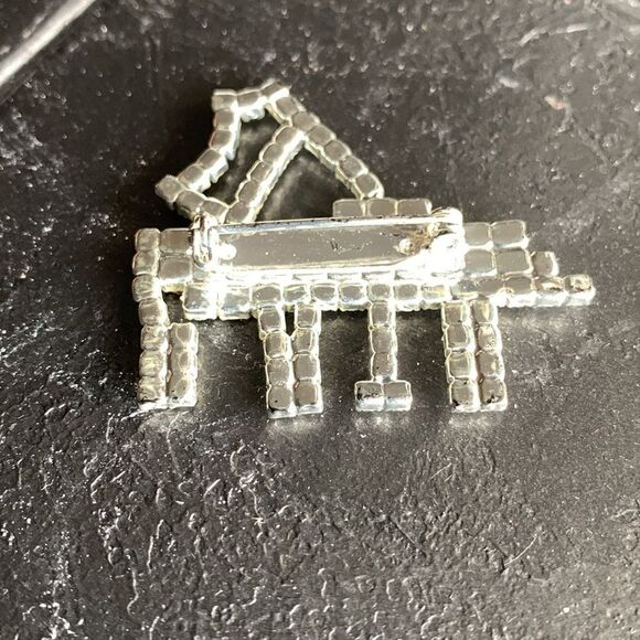 Lovely 1980s Grand Piano Clear Rhinestone Brooch, in Silver plate, Unmarked - Picture 3 of 3